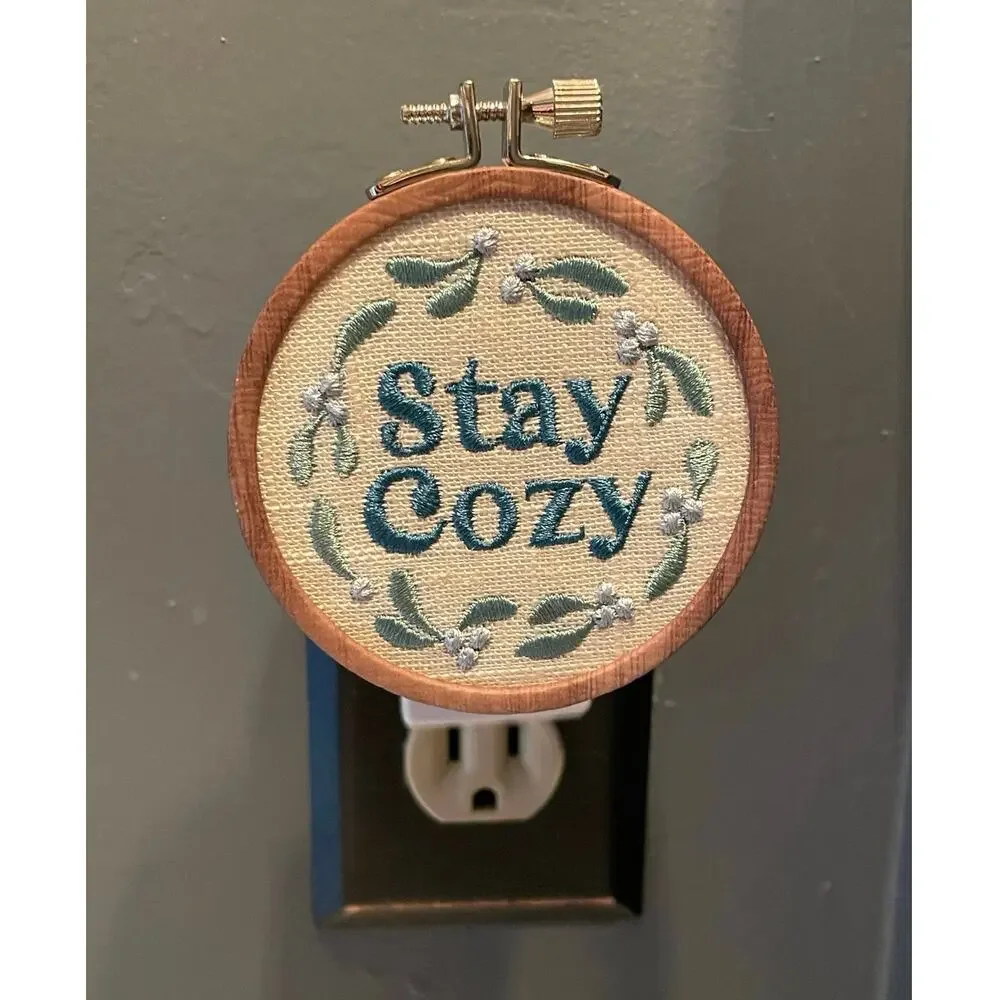 Bath & Body Works "Stay Cozy" Embroidery Hoop Wallflowers Plug-In - Picture 7 of 7